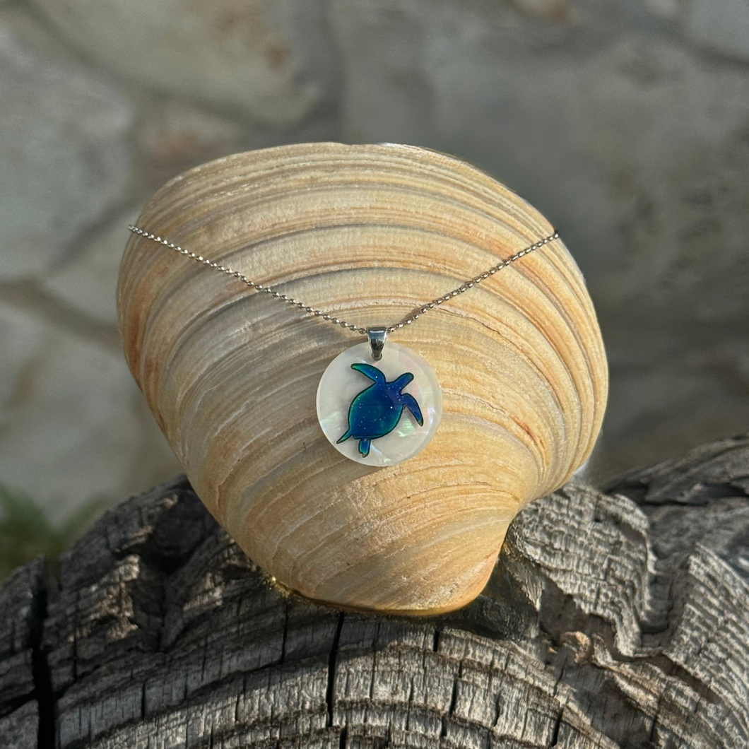 Round Glitter Mood Turtle Necklace